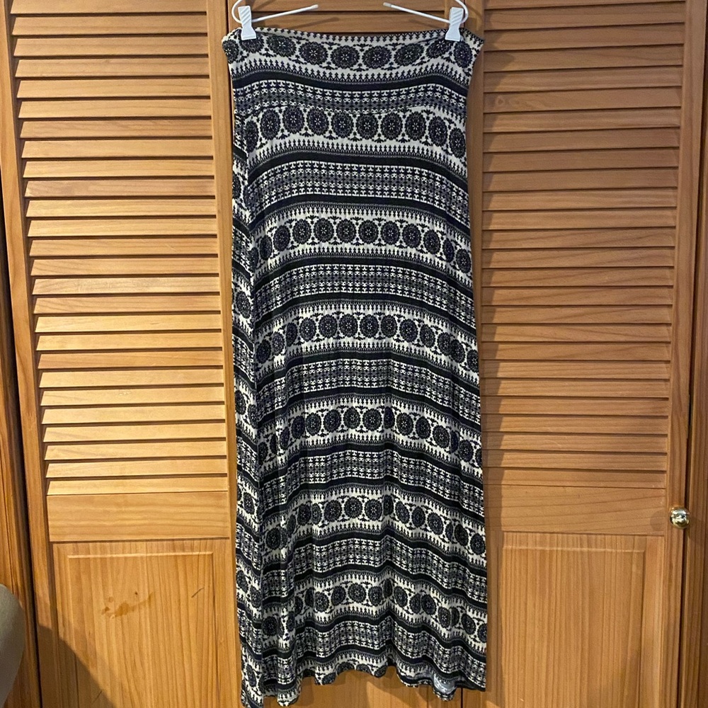Black & Off white Patterned Maxi Skirt